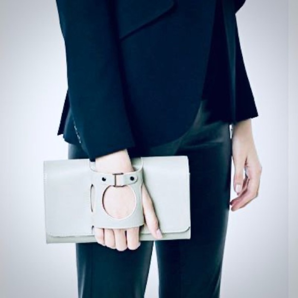 Perrin Paris le rond clutch leather